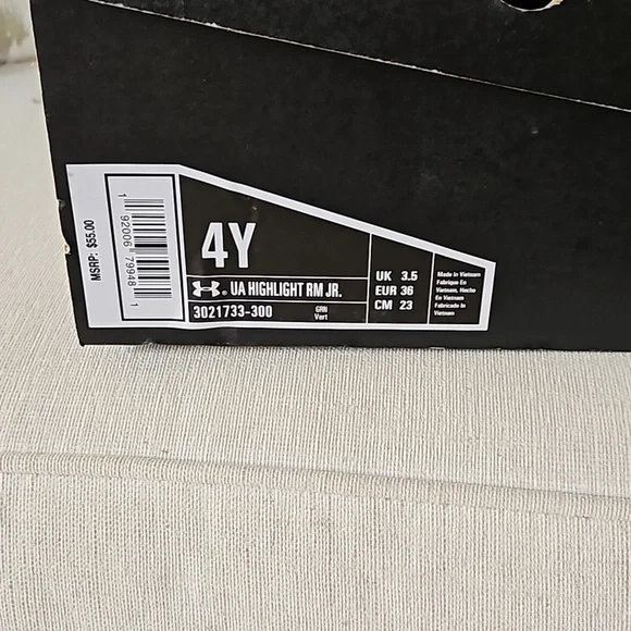 Under Armour football cleats - Picture 2 of 3